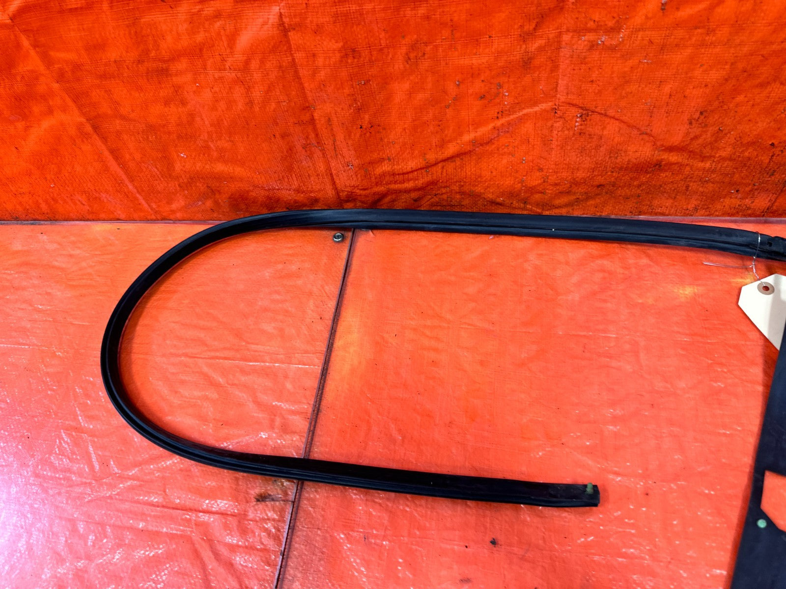 90 91 HONDA CIVIC HATCHBACK   RIGHT DOOR WINDOW GLASS SUB SEAL   OEM 3274