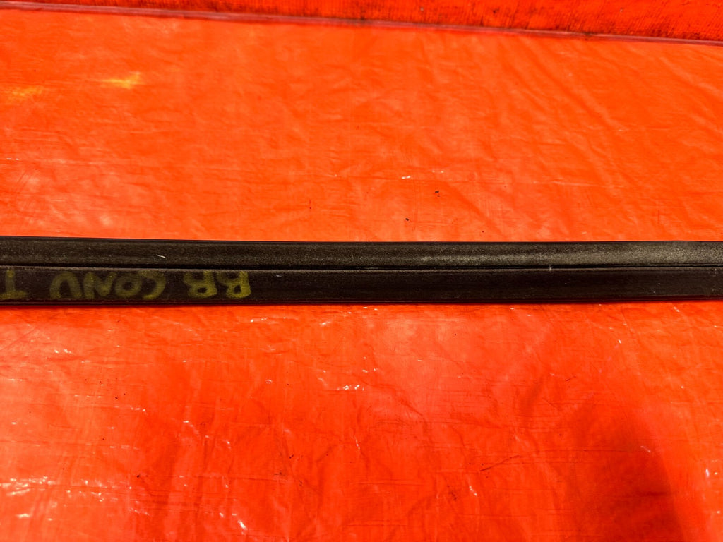 09 15 INFINITI G37 CONVERTIBLE   RIGHT REAR CONVERTIBLE DRIP RETAINER   OEM #2789