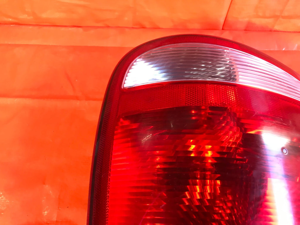 OEM 2002 02 DODGE CARAVAN PASSENGER RIGHT TAIL LIGHT LAMP R RH3
