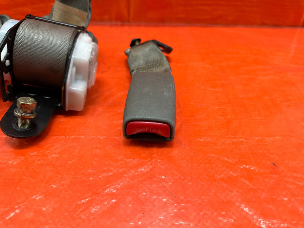 02 06 ACURA RSX TYPE S & BASE   REAR SEAT BELT SET LEFT RIGHT   TAN   OEM #1835