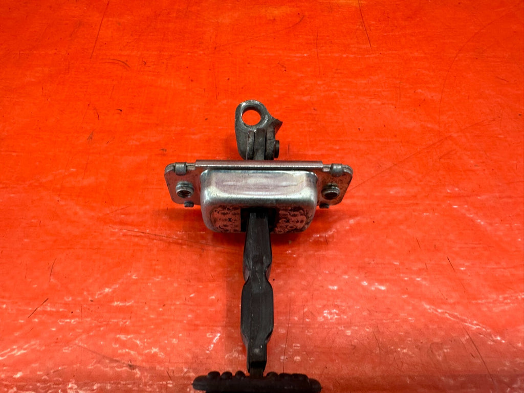 00 09 HONDA S2000   DRIVER LEFT FRONT DOOR CHECKER HINGE ARM STOPPER   OEM #2254