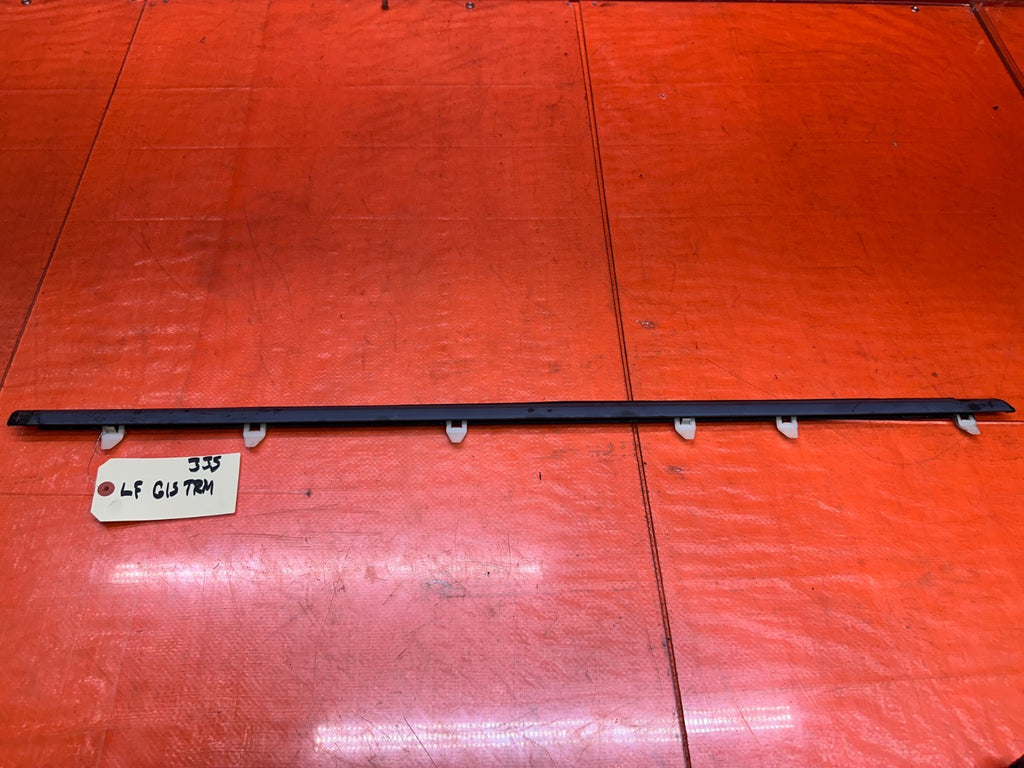 97 01 HONDA PRELUDE 2.2L DRIVER LEFT FRONT DOOR WINDOW GLASS TRIM MOLDING OEM #30