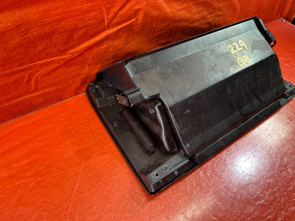 94 01 ACURA INTEGRA 2 & 4 DOOR   GLOVE BOX   BLACK   COLOR   OEM #2298