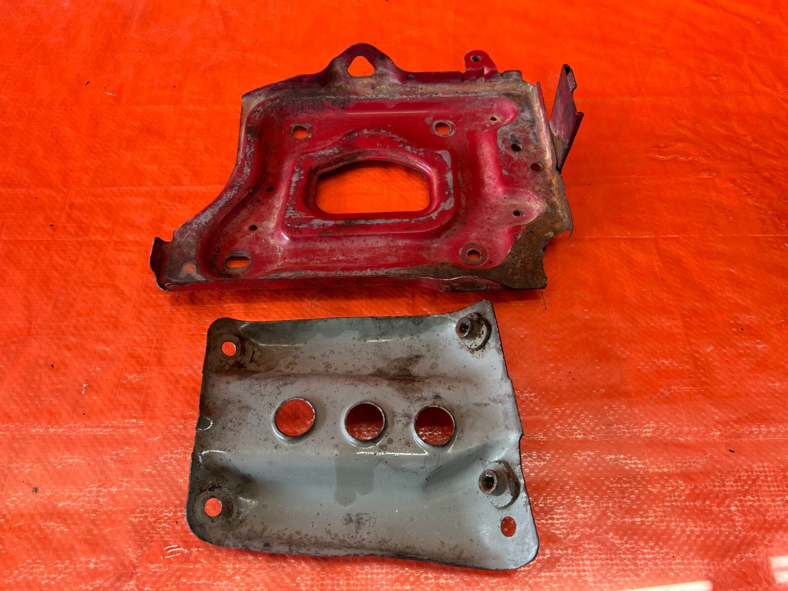 97 99 HONDA PRELUDE   BATTERY TRAY MOUNTING BRACKET   OEM FACTORY #1200
