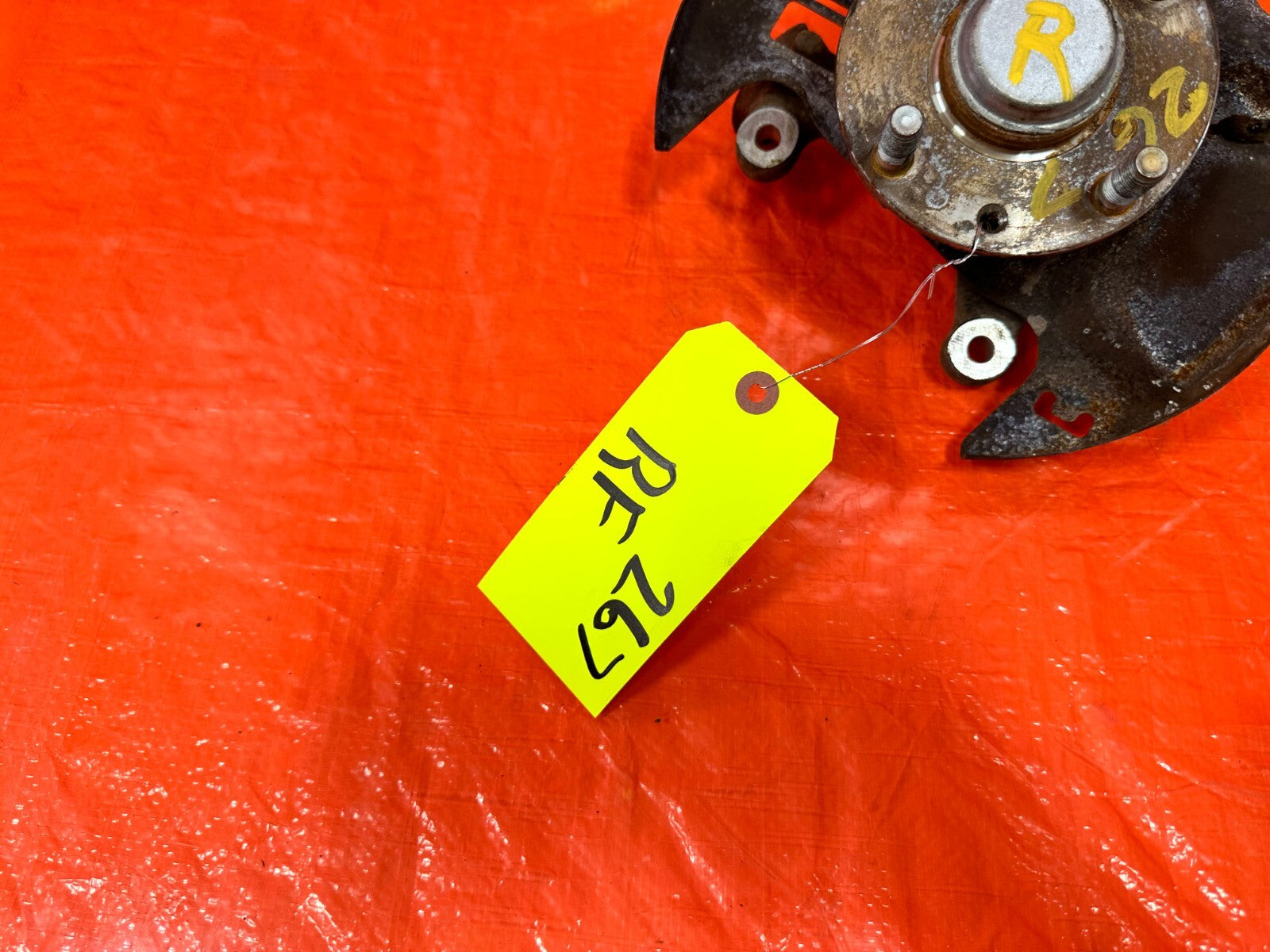 90 93 MAZDA MX 5 MIATA PASSENGER RIGHT FRONT SPINDLE KNUCKE HUB NON ABS OEM #2678