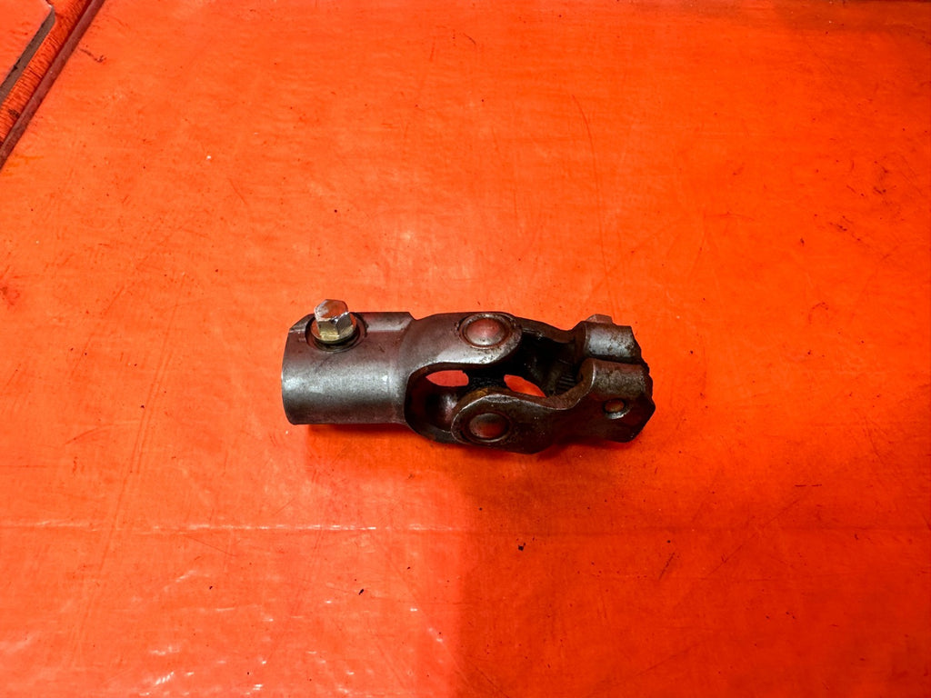 88 91 HONDA CIVIC   MANUAL STEERING COLUMN TO RACK U / B JOINT SWIVEL YOKE  3173