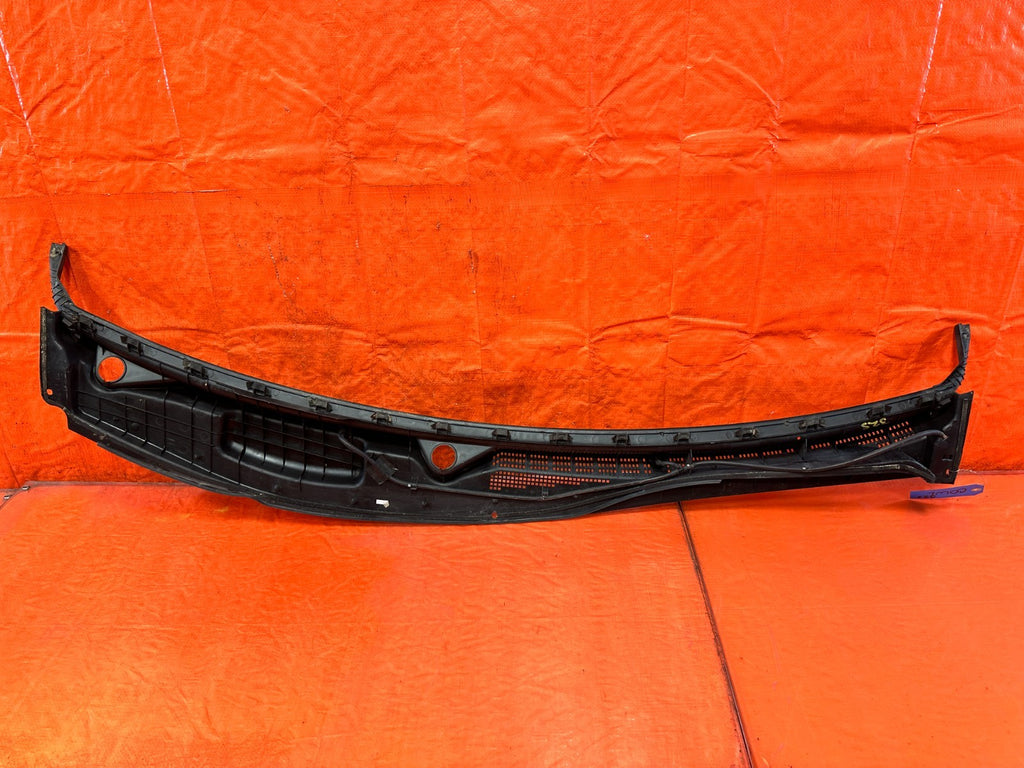 13 16 HYUNDAI GENESIS 2D COUPE   WINDSHIELD WIPER COWL   86150 2M000   OEM #32519