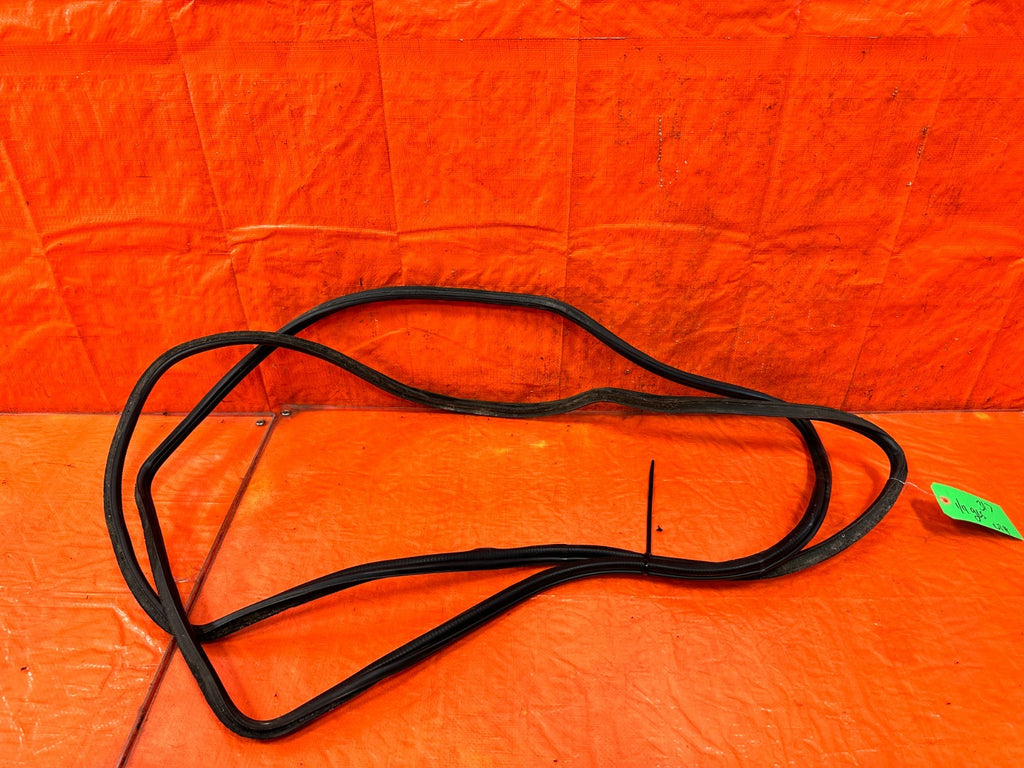 90 91 HONDA CIVIC HATCHBACK   LEFT & RIGHT  QUARTER GLASS WEATHER STRIP OEM 3170