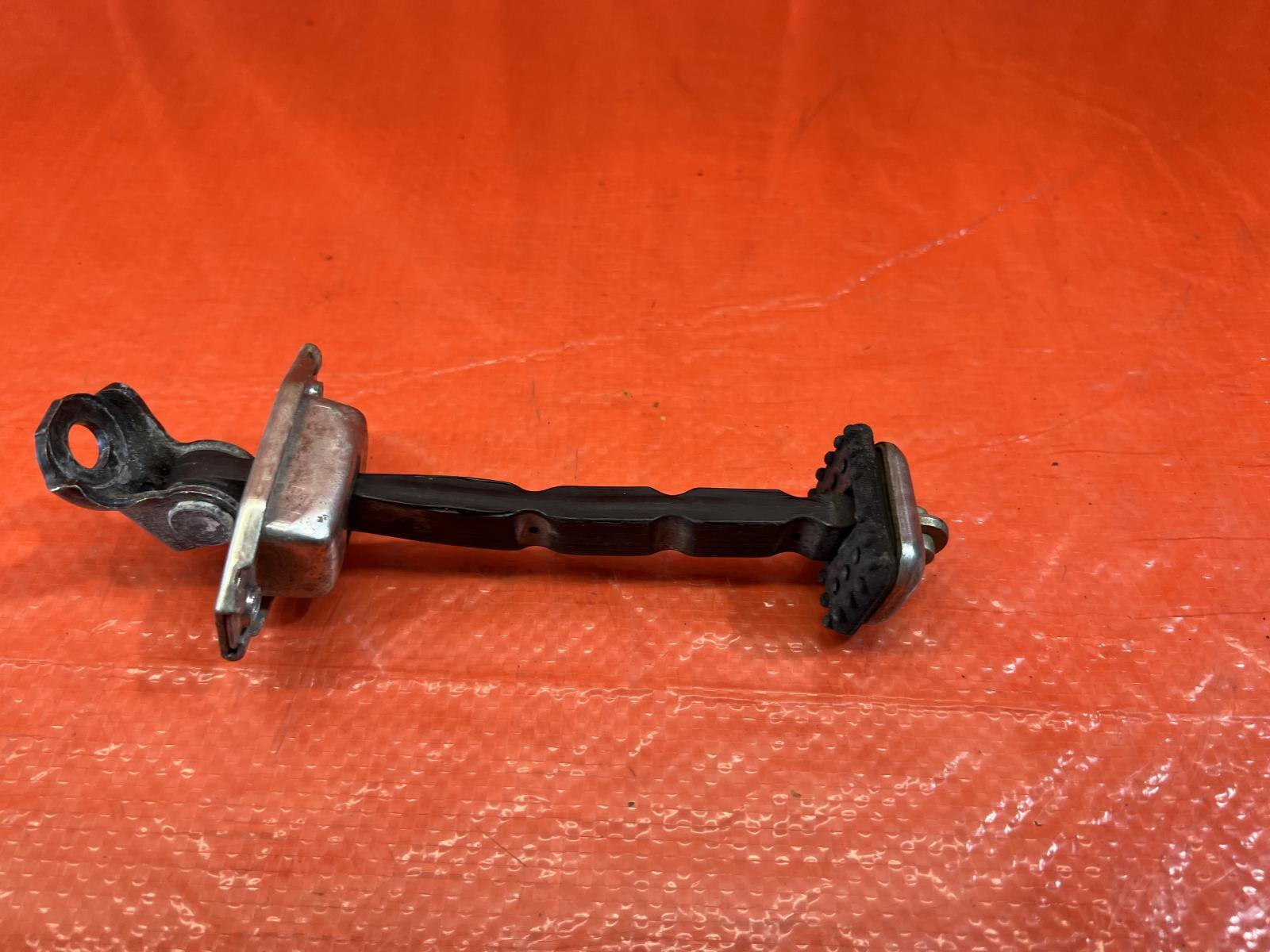 06 11 CIVIC 4D SEDAN   DRIVER LEFT FRONT DOOR CHECKER HINGE ARM STOPPER OEM #1556