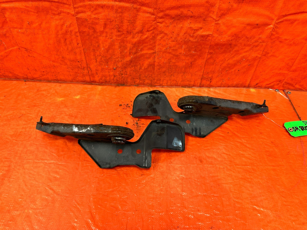 14 23 INFINITI Q50   REAR SUB FRAME CROSSMEMBER MOUNTING BRACKETS   OEM 3161