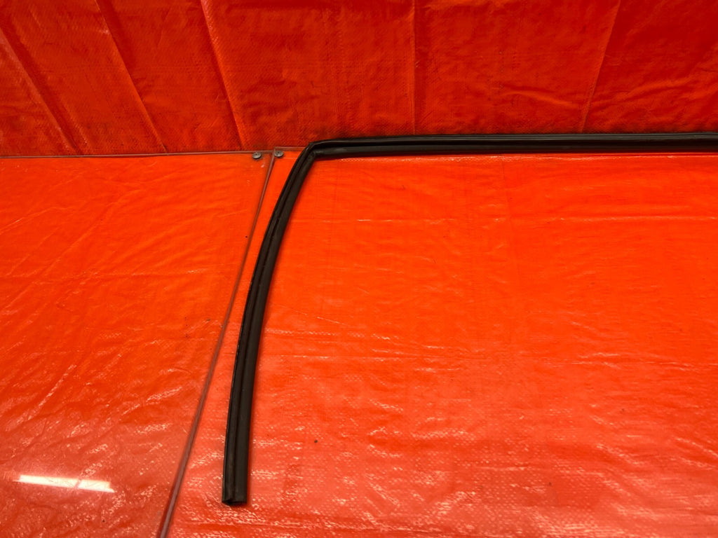 06 11 HONDA CIVIC 2D COUPE   DRIVER LEFT WINDOW GLASS RUN CHANNEL   OEM #2374