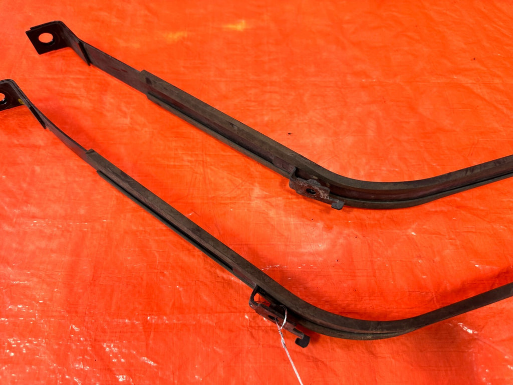 08 15 INFINITI G37 COUPE GAS GASOLINE FUEL TANK MOUNTING STRAPS BAND SET OEM 2782