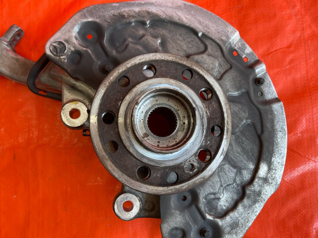 15 20 MERCEDES BENZ C300 4MATIC   PASSENGER RIGHT FRONT SPINDLE KNUCKLE HUB OEM 3