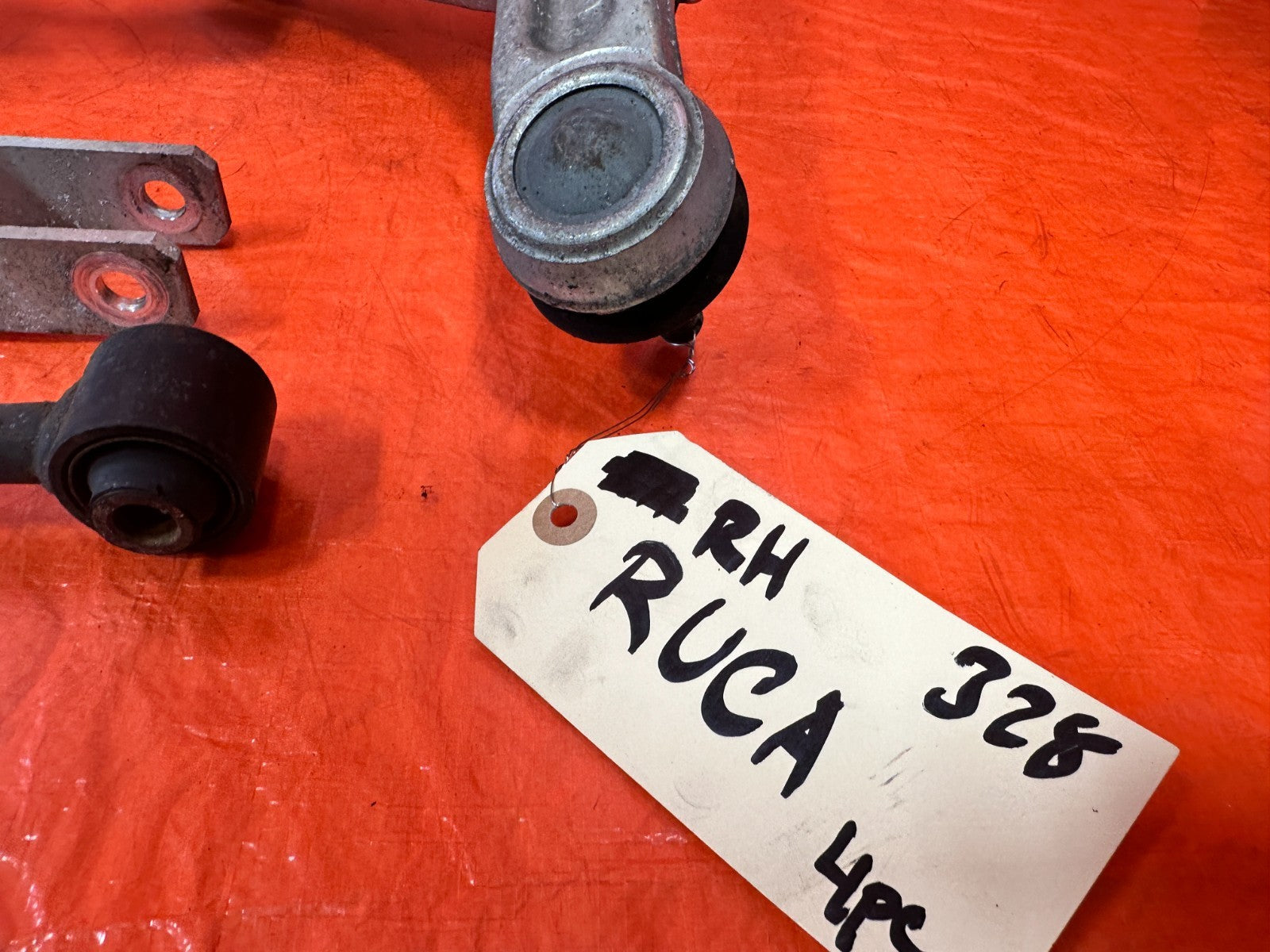 08 13 INFINITI   G37 RIGHT REAR CONTROL ARMS   SET OF 4   OEM FACOTRY OE 3284