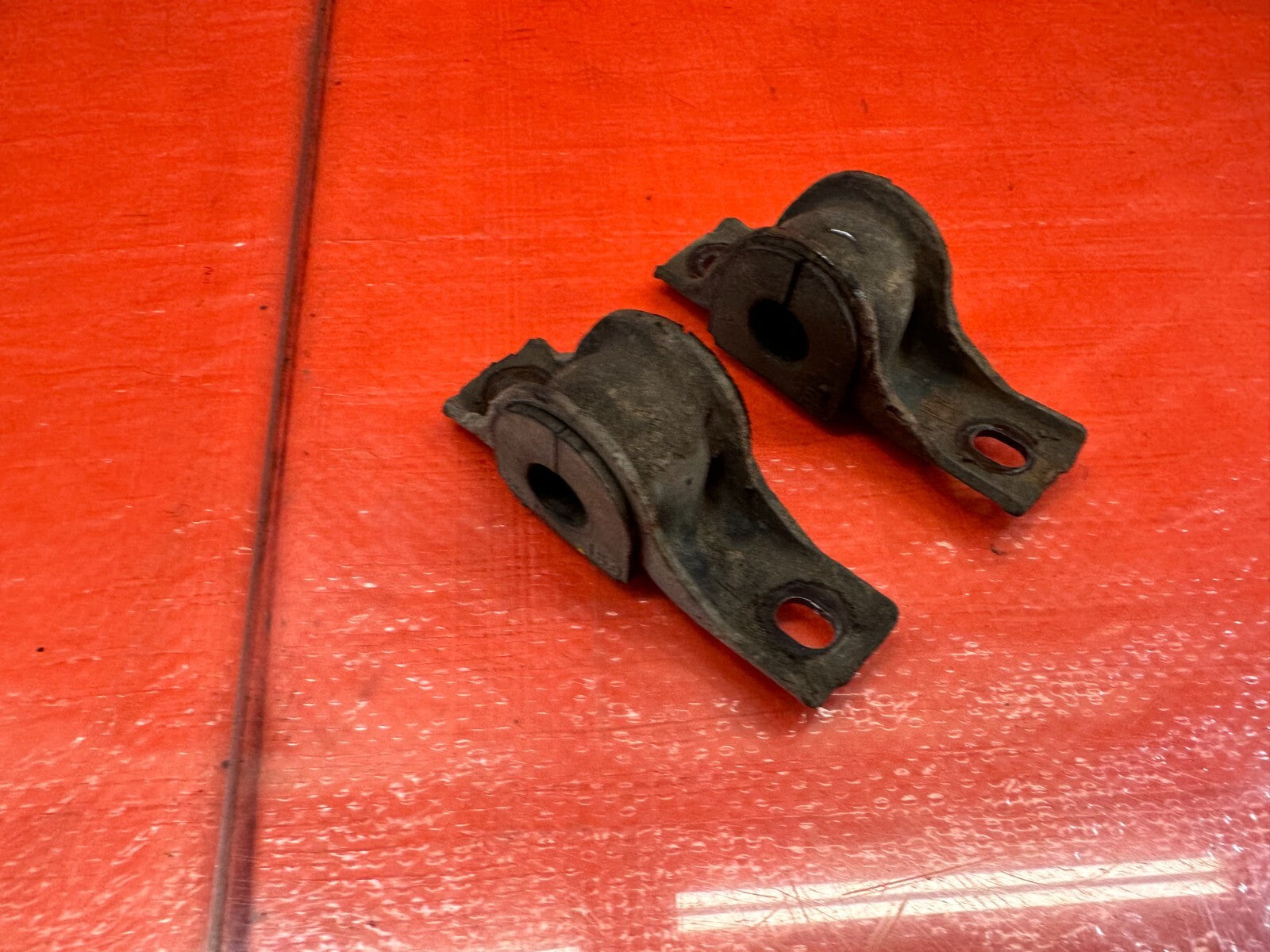 02 05 HONDA CIVIC SI EP3 HATCH REAR SWAY BAR MOUNTING BRACKET & BUSHINGS OEM 2135