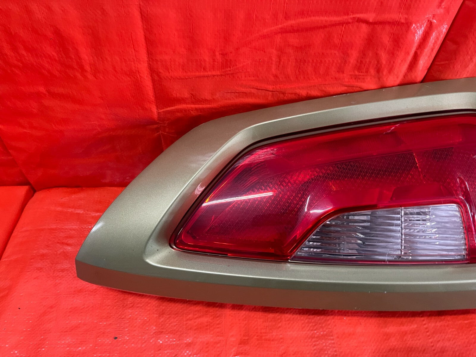 12 13 KIA SOUL   NON LED HALOGEN MODEL PASSENGER RIGHT TAIL LIGHT LAMP GREEN OEM8