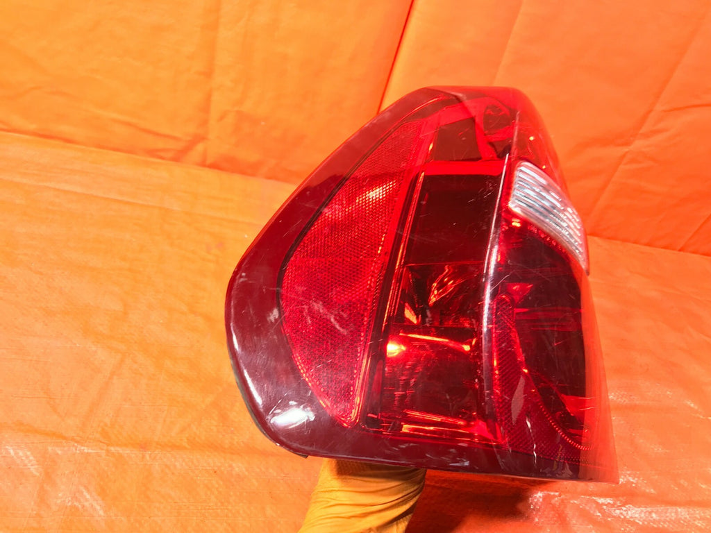 OEM 2005 2006 2007 CHEVROLET MALIBU CLASSIC DRIVER LEFT TAIL LIGHT LAMP 05 06 074