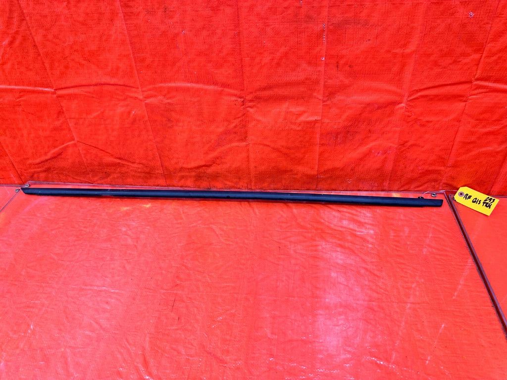 FRS BRZ & 86   PASSENGER RIGHT EXTERIOR WINDOW GLASS TRIM   OEM #2931