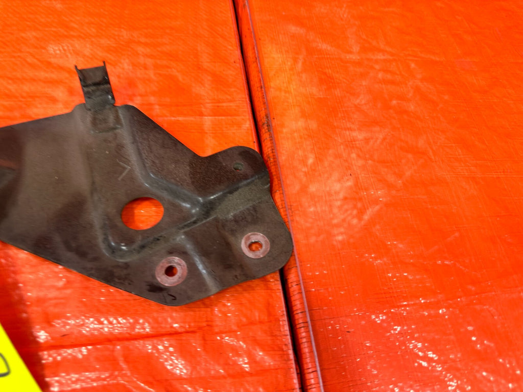 90 93 MAZDA MX 5 MIATA   LEFT RADIATOR SUPPORT IMPACT COVER BRACKET OEM #2674