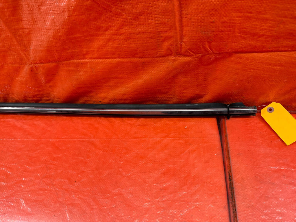 08 15 INFINITI G37 Q60 COUPE EXTERIOR DOOR WINDOW GLASS TRIM RIGHT SIDE OEM #2322