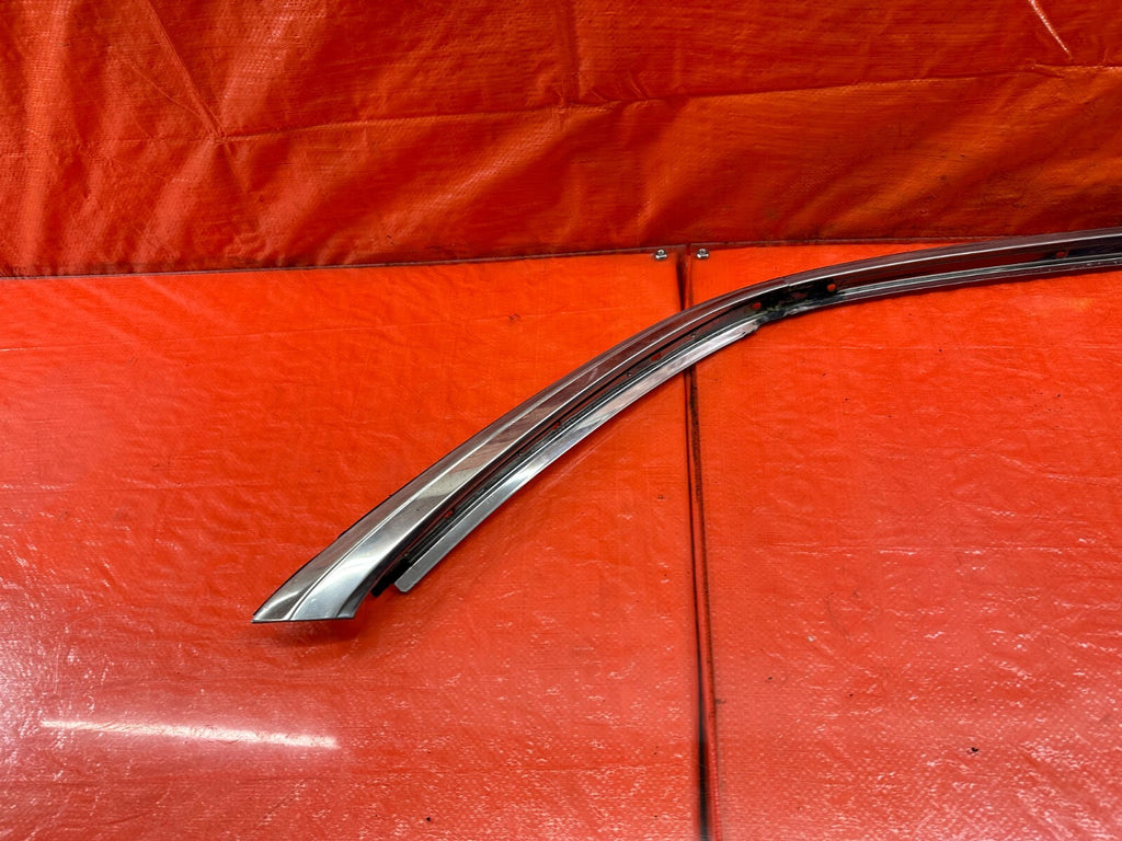 98 01 ACURA INTEGRA SEDAN   PASSENGER RIGHT GLASS TRIM DRIP AND RETAINER OEM 2296