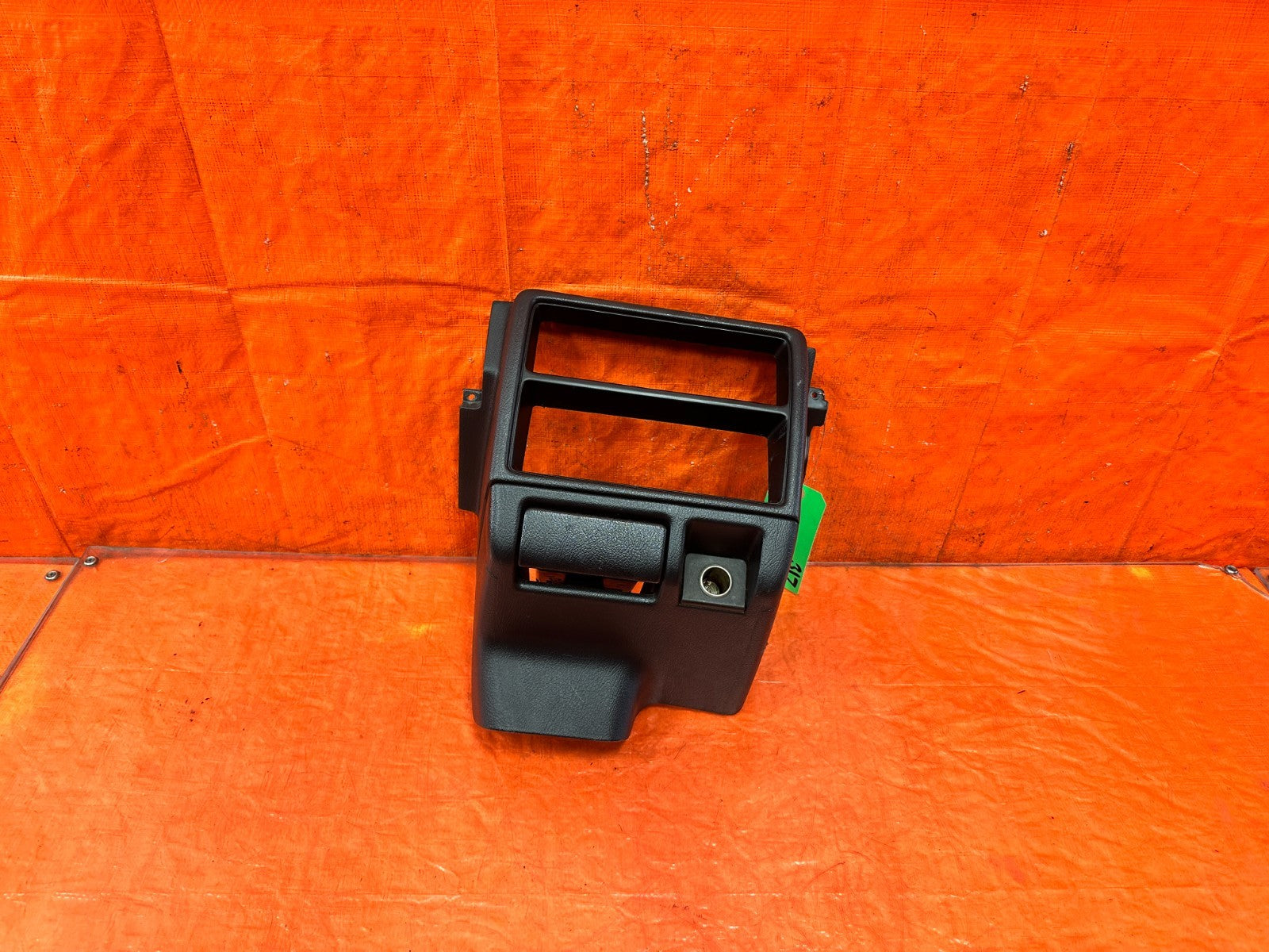 90 91 HONDA CIVIC HATCHBACK   RADIO MOUNTING BRACKET W/ RADIO BEZEL TRIM   OEM0
