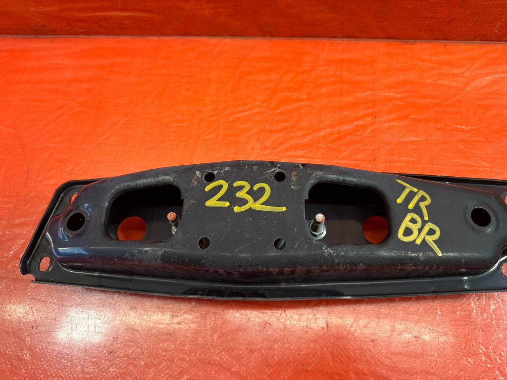 08 15 INFINITI G37 & Q60 COUPE   RWD ONLY   MANUAL TRANSMISSION BRACKET OEM #2323