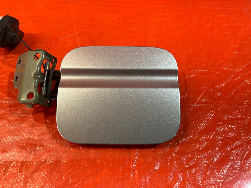04 08 ACURA TL   FUEL LID / GAS CAP COVER SILVER COLOR   OEM FACTORY 87 3