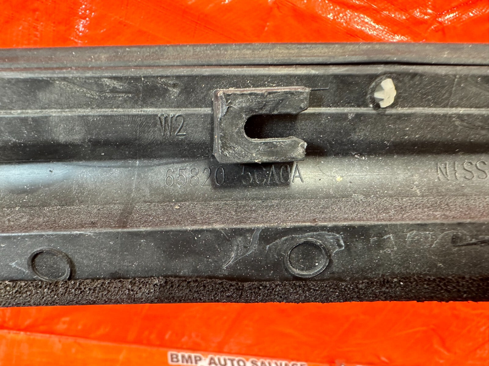 17 20 INFINITI Q60   PASSENGER RIGHT   FENDER TO HOOD TRIM SEAL   OEM FACTORY11