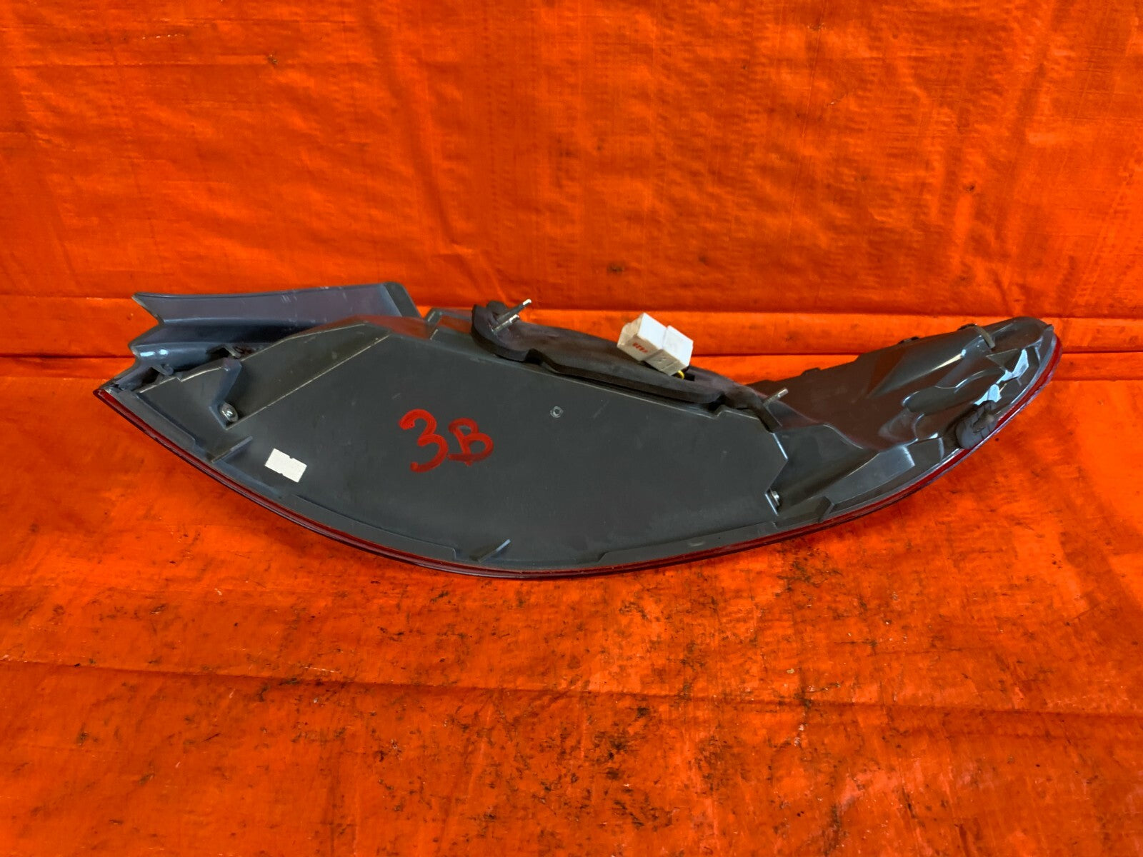 12 17 HYUNDAI AZERA   DRIVER LEFT QUARTER PANEL MOUNTED   TAIL LIGHT LAMP   OEM8