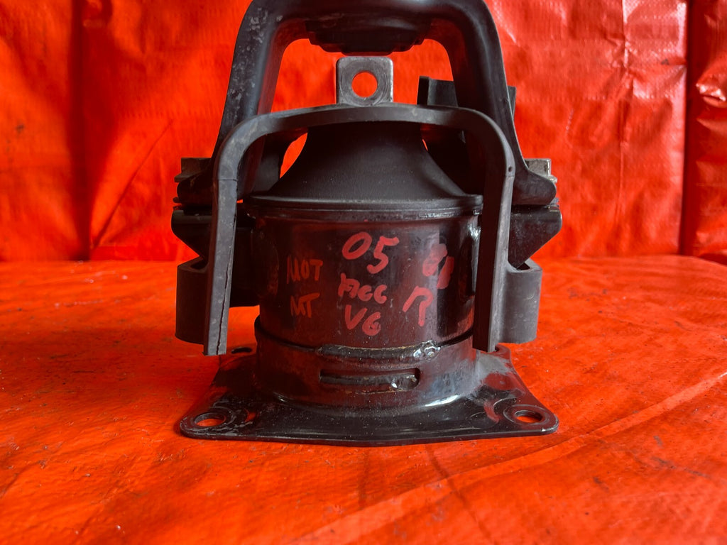 03 05 HONDA ACCORD   3.0L V6 MODEL ONLY   PASSENGER RIGHT ENGINE MOTOR MOUNT OEM4