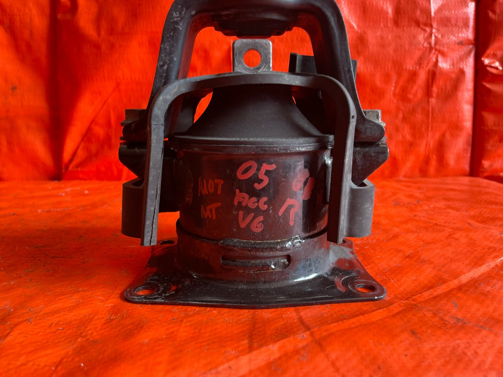 03 05 HONDA ACCORD   3.0L V6 MODEL ONLY   PASSENGER RIGHT ENGINE MOTOR MOUNT OEM4