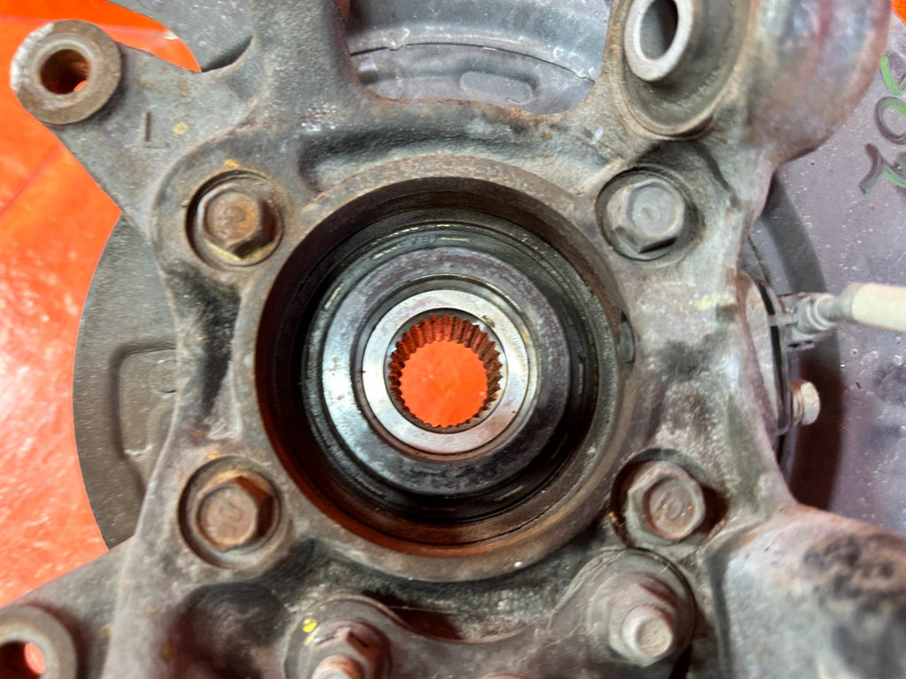 10 16 HYUNDAI GENESIS COUPE   DRIVER LEFT REAR SPINDLE KNUCKLE HUB OEM #30218