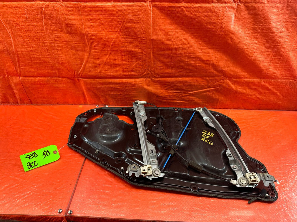 09 13 INFINITI  G37 SEDAN PASSENGER RIGHT FRONT WINDOW REGULATOR W MOTOR OEM 2386