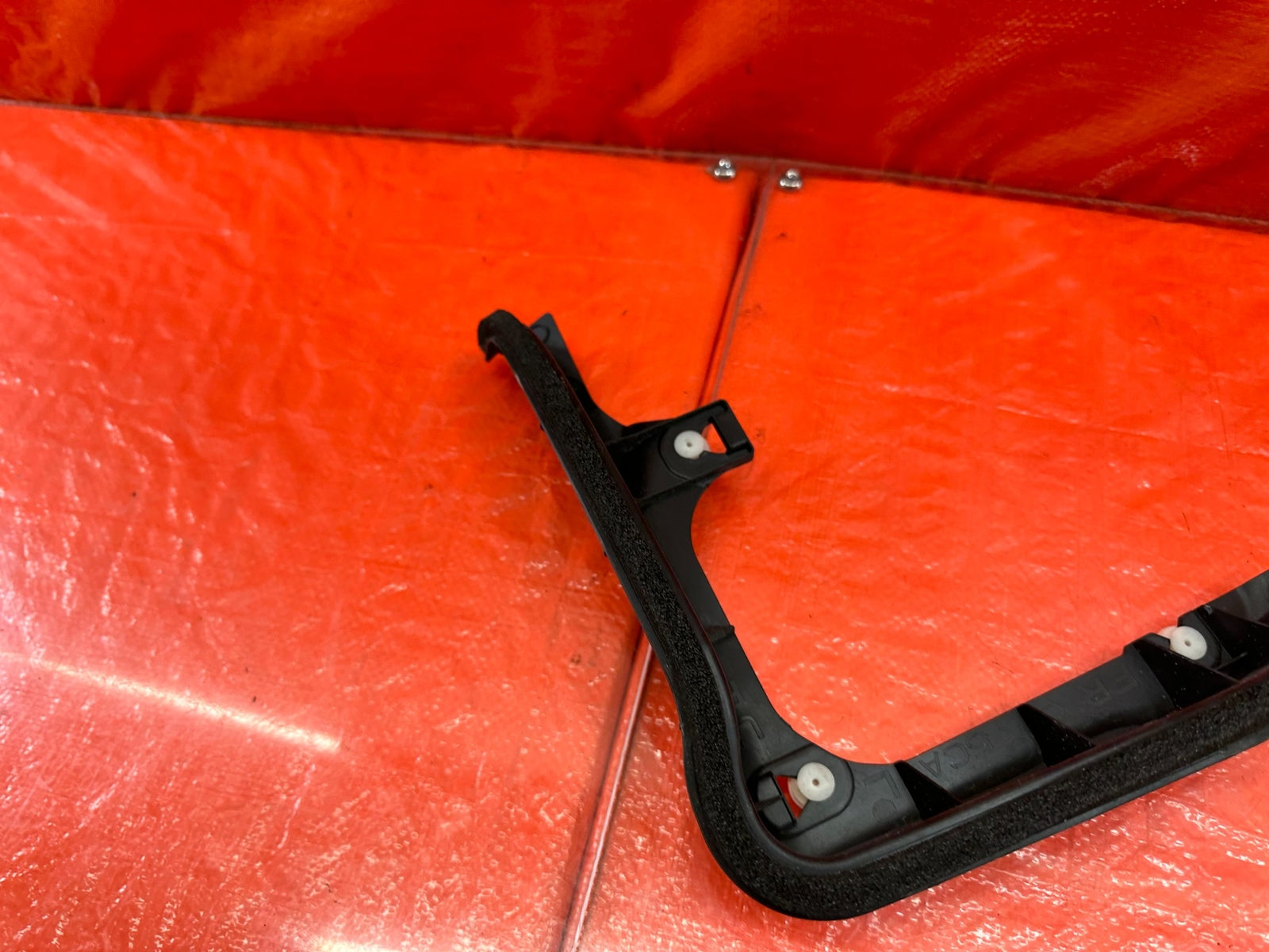2018 18 INFINITI Q60 RED SPORT   PLASTIC FENDER BRACKET   LK40 5651   OEM #2006