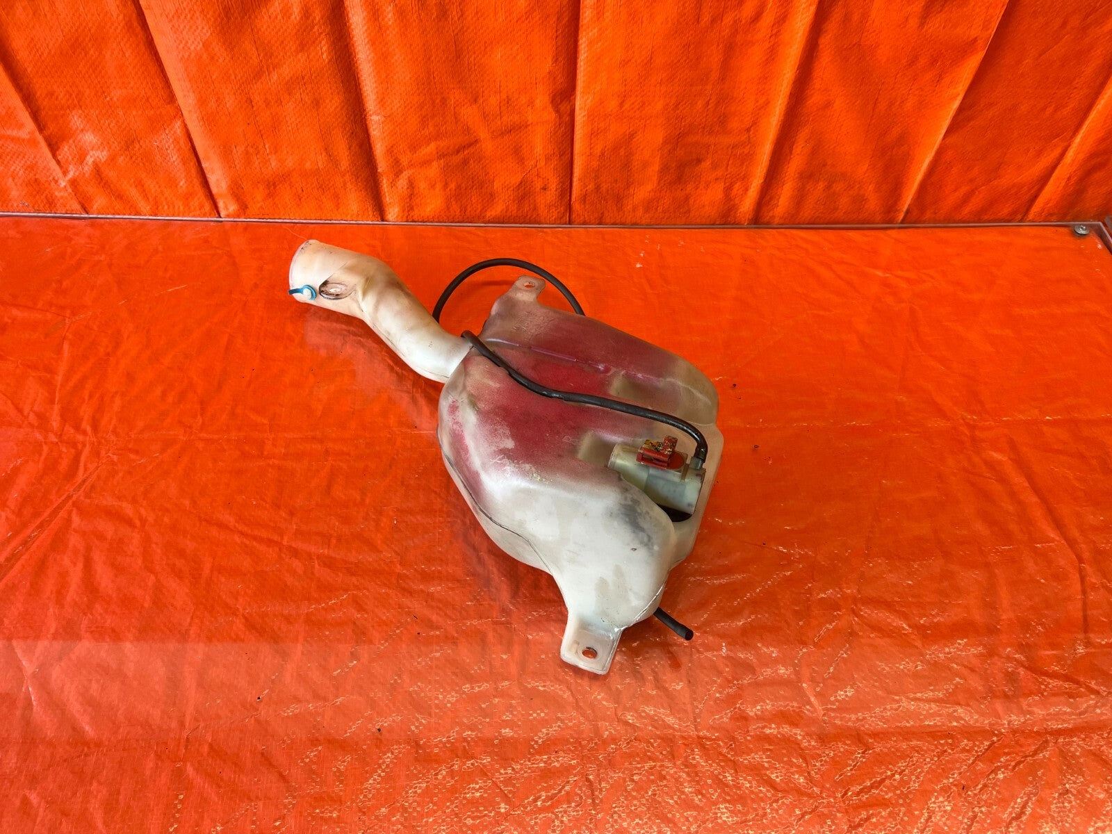 93 96 HONDA DEL SOL   WINDSHIELD WIPER FLUID RESERVOIR TANK W/ MOTORS   OEM #1468