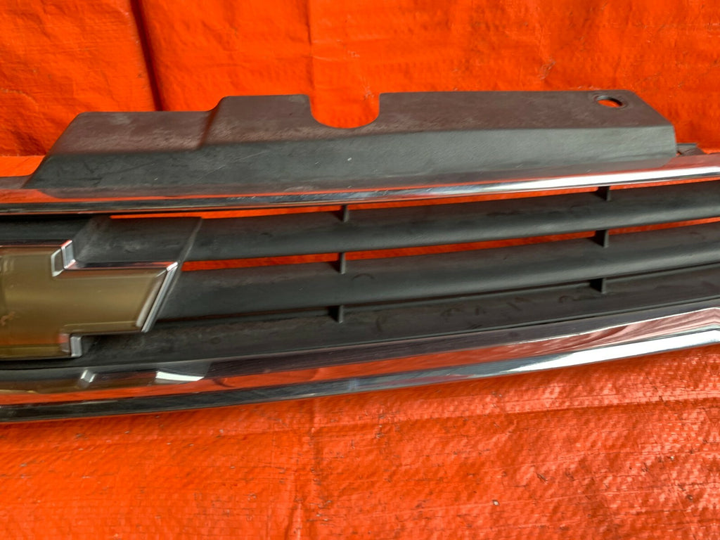 OEM 2006 2007 CHEVROLET CHEVY IMPALA FRONT UPPER GRILLE ASSEMBLY 103337093