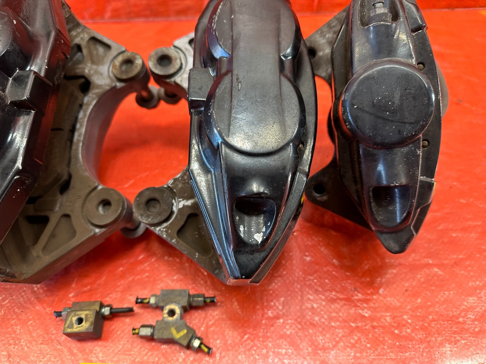08 15 INFINITI G37 & Q60 SPORT   AKEBONO   BRAKE CALIPERS LEFT & RIGHT   OEM 2324