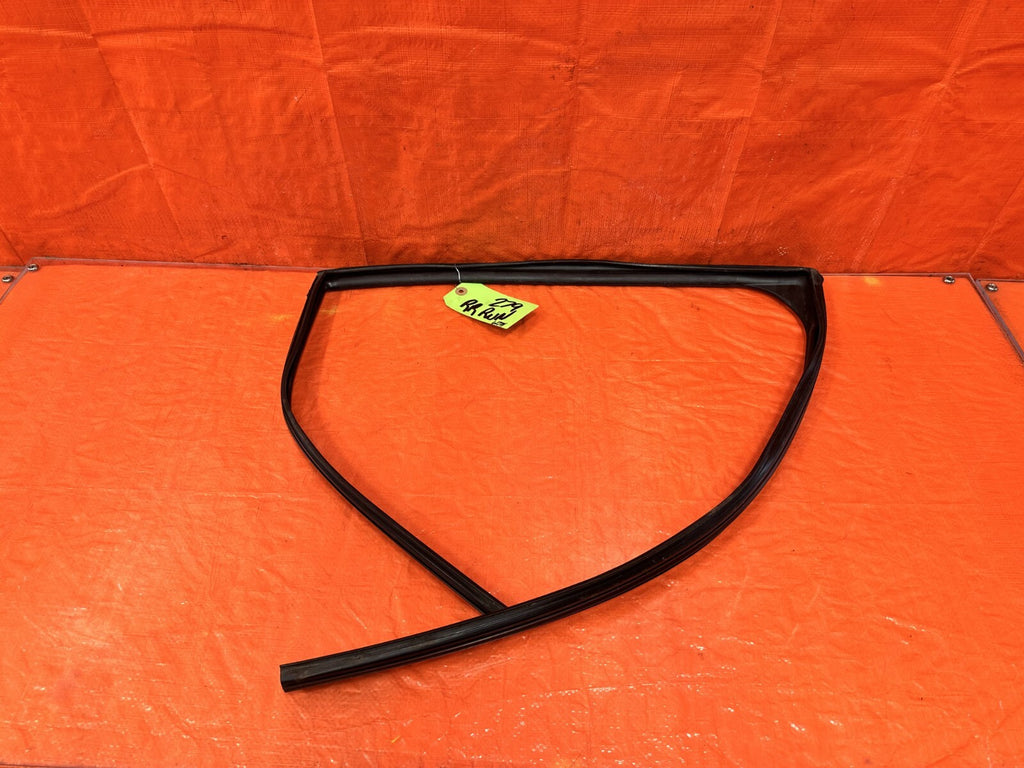 09 10 ACURA TSX   PASSENGER RIGHT REAR WINDOW GLASS RUN CHANNEL   OEM OE #2790