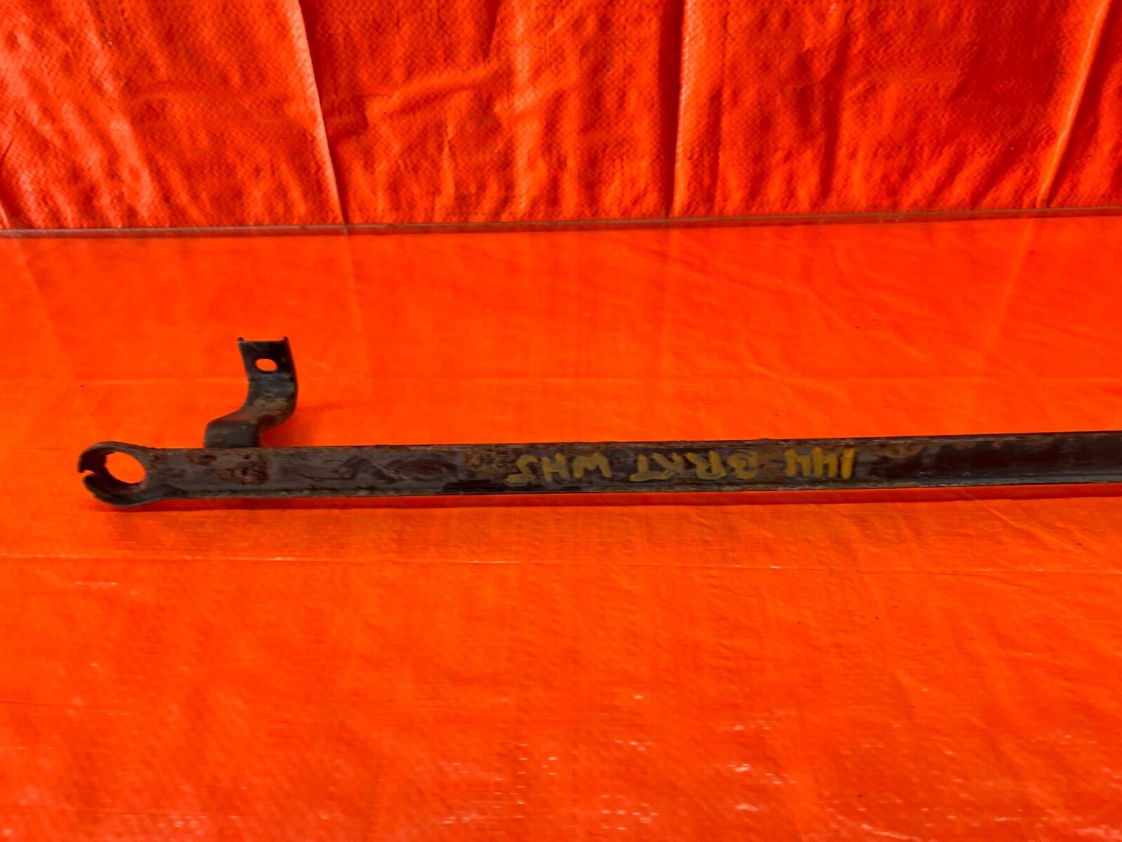 94 01 ACURA INTEGRA   AC CONDENSER ASSEMBLY MOUNTING BRACKET BAR MOUNT OEM #1445