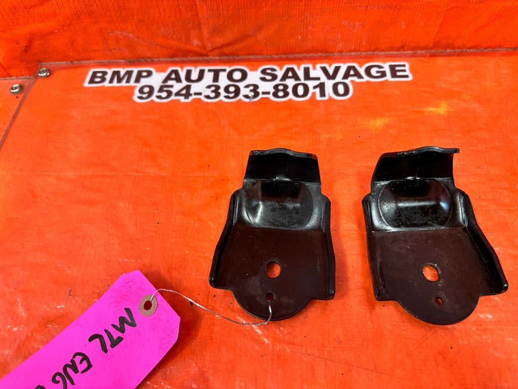 03 09 NISSAN 350Z   LEFT AND RIGHT ENGINE MOUNT MOUNTING STAY BRACKETS OEM 2626