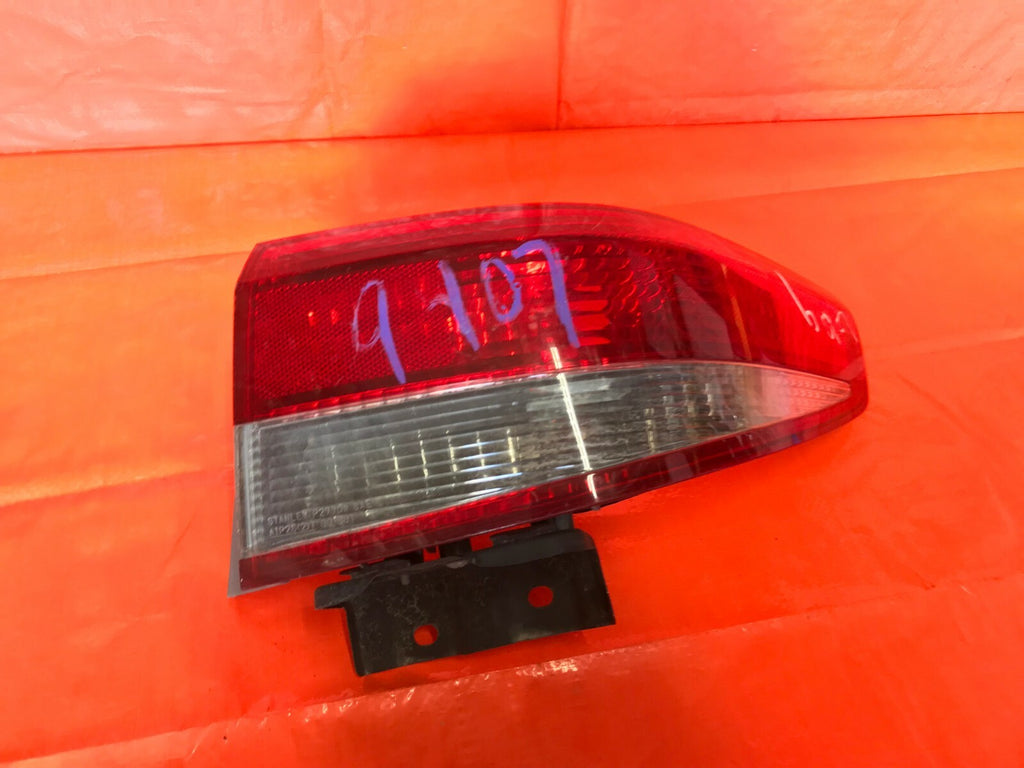 OEM 2003 2004 03 04 HONDA ACCORD   SEDAN   PASSENGER RIGHT OUTER TAIL LIGHT LAMP0
