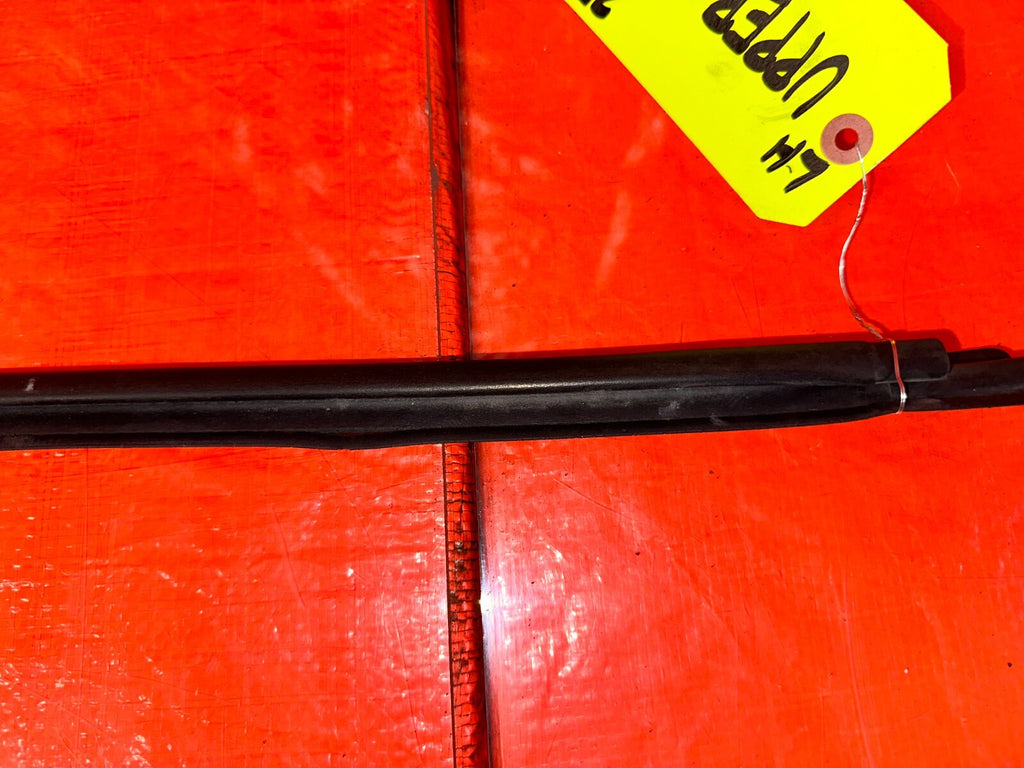 88 89 HONDA CRX   DRIVER LEFT UPPER TOP OF THE DOOR WEATHER STRIP OEM #2776