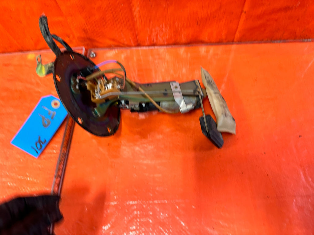 97-98 HONDA CR-V CRV - GASOLINE GAS FUEL PUMP SENDING UNIT W/ HOUSING OEM #3016