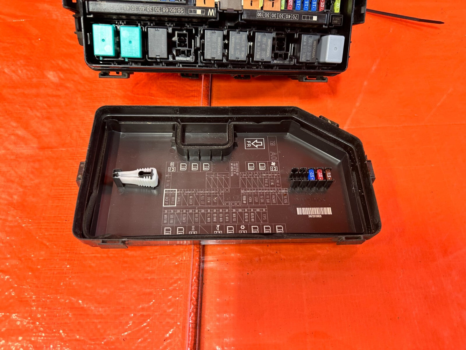 2013 13 HONDA CIVIC SI 2D COUPE   ENGINE BAY UNDER HOOD FUSE BOX   OEM #2654