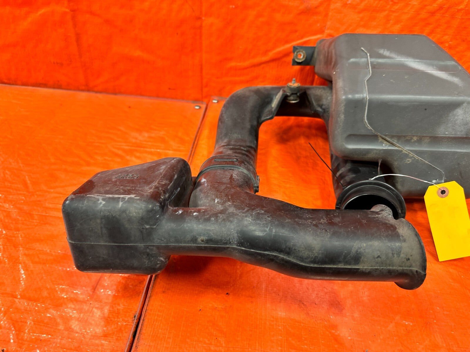 96 97 HONDA DEL SOL   D16Y8 FACTORY INTAKE AIR BOX W/ RESONATOR AND ARM OEM #29515