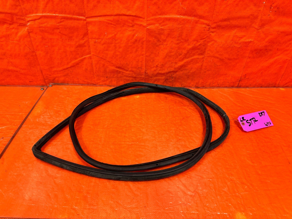 96 00 HONDA CIVIC SEDAN   DRIVER LEFT REAR   WEATHER STRIP SEAL GASKET OEM #2970