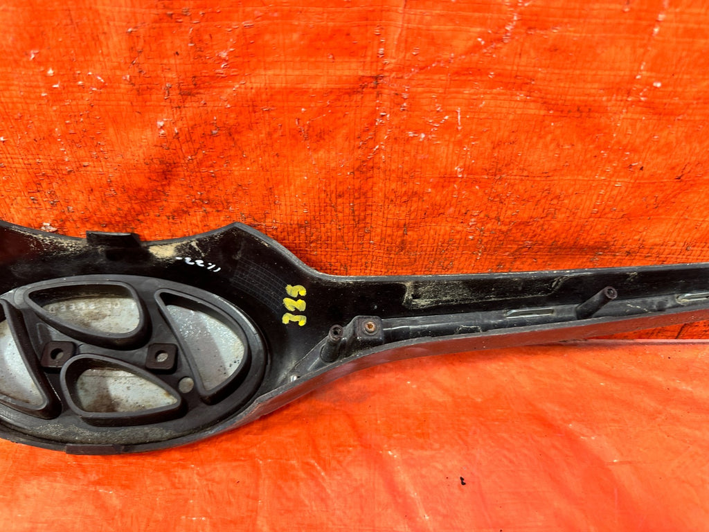 13 16 HYUNDAI GENESIS COUPE   FRONT GRILLE W/ TRIM   OEM #32510