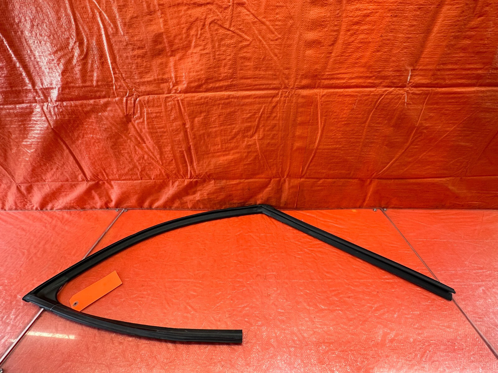 14 21 INFINITI Q50   PASSENGER RIGHT FRONT WINDOW GLASS RUN CHANNEL   OEM #2427