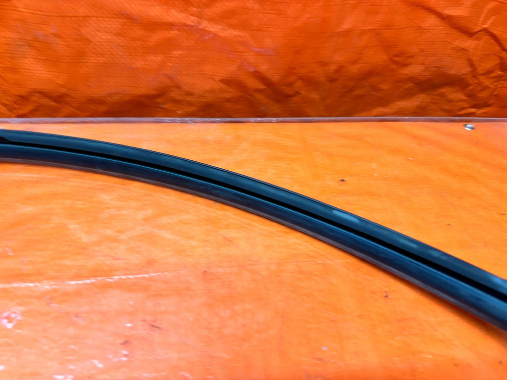 92 95 HONDA CIVIC 2D   PASSENGER RIGHT DOOR WINDOW RUN CHANNEL SEAL   OEM #3337